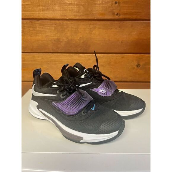 Nike Kid's Freak 3 (GS) Basketball Shoe Sz 5.5 Y  DB4158-001 - Picture 1 of 9